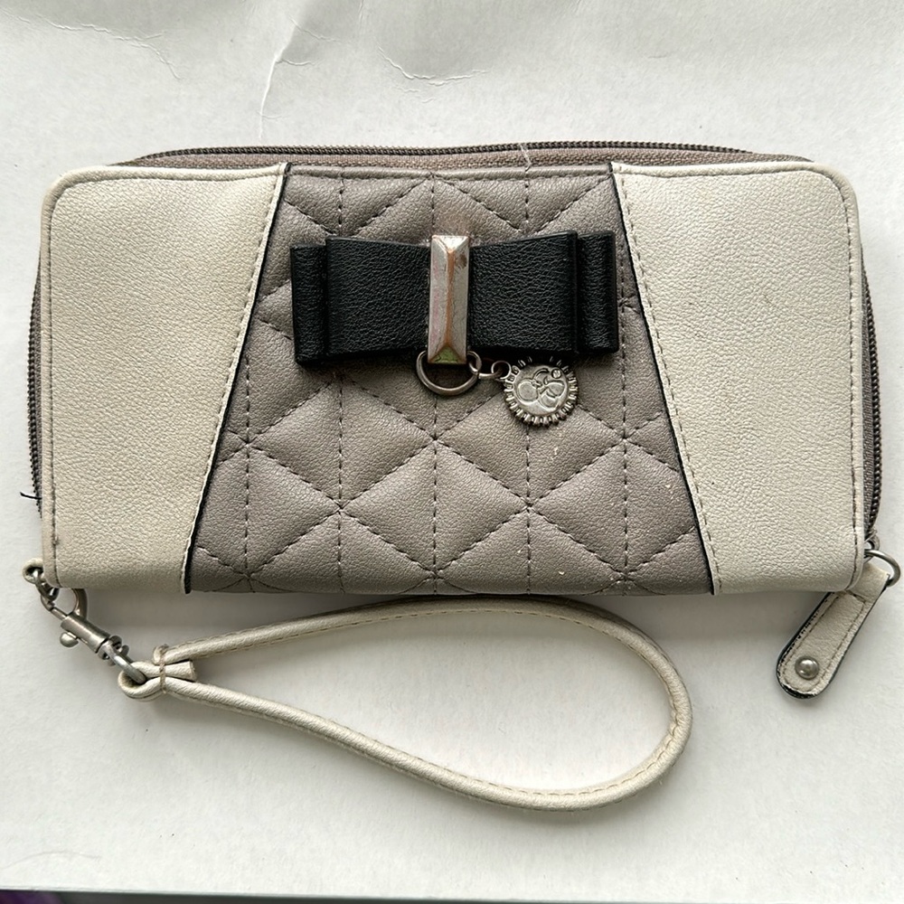 Jessica Simpson wallet